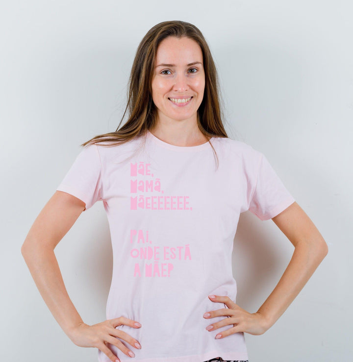 T-shirt Mãe, Mamã, Mãeeeee. Pai, onde está a Mãe? - Cutxi Cutxi - Presentes Personalizados