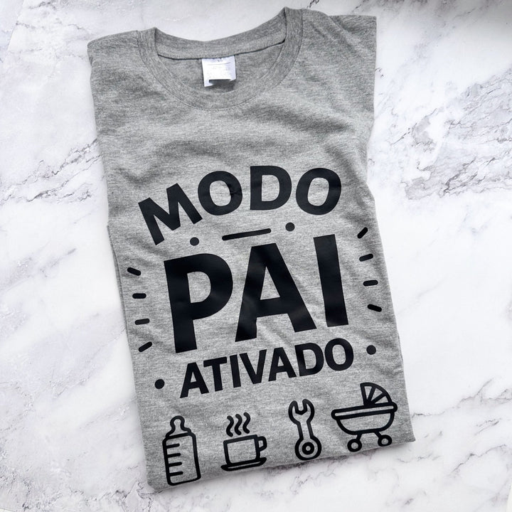 T-shirt Modo Pai Ativado – Para Revelação ou Momentos Pai e Filhos 👶⚡ - Cutxi Cutxi - Presentes Personalizados