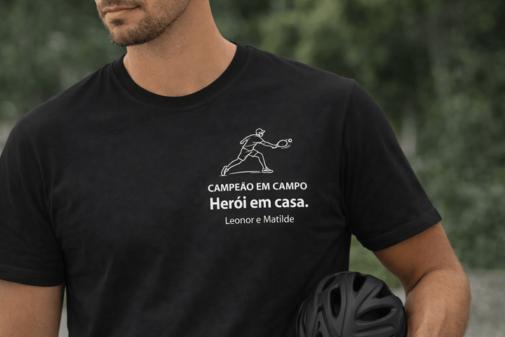 T-shirt Personalizada Pai Pádle – Campeão em Campo, Herói em Casa - Cutxi Cutxi - Presentes Personalizados
