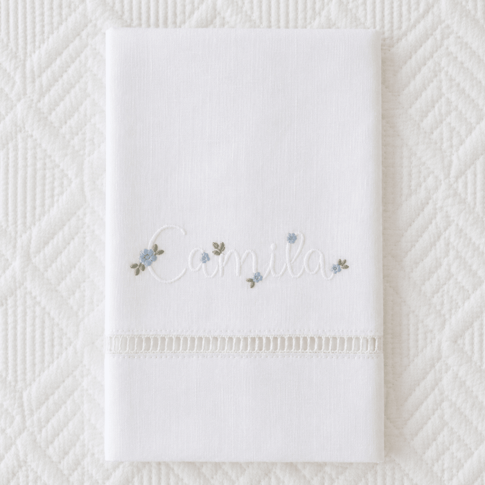 Toalha Batizado BORDADA à Mão - Floral - Cutxi Cutxi - Presentes Personalizados