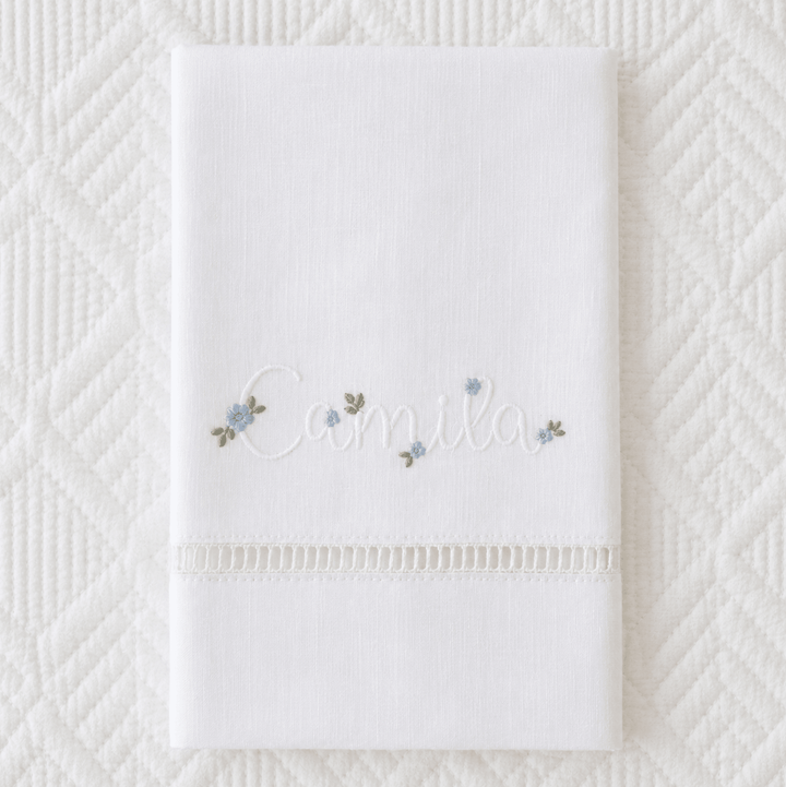 Toalha Batizado BORDADA à Mão - Floral - Cutxi Cutxi - Presentes Personalizados
