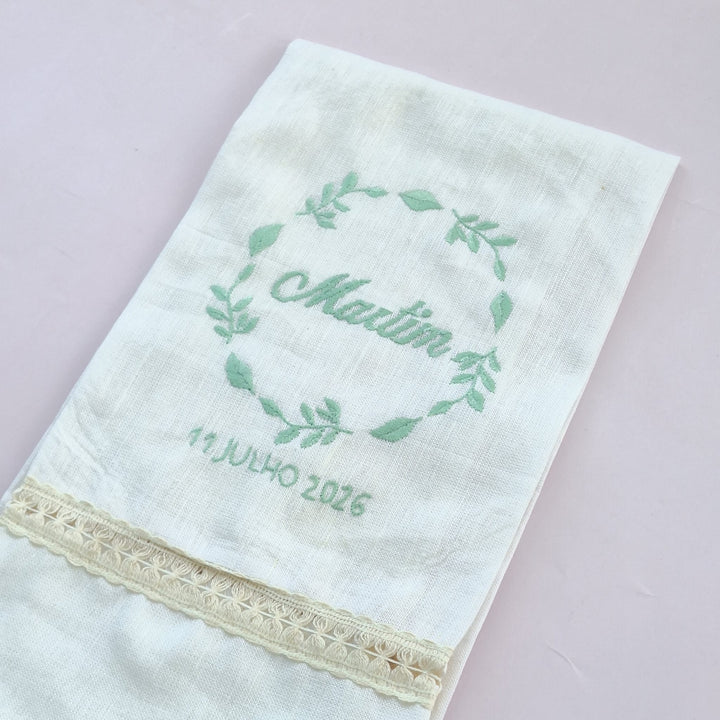 Toalha Batizado BORDADA à Mão - FLORAL - Cutxi Cutxi - Presentes Personalizados