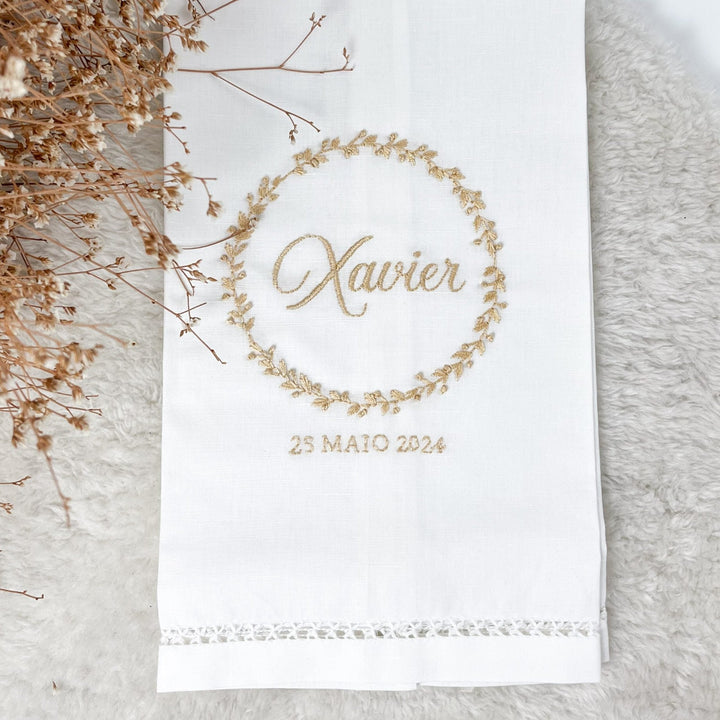 Toalha Batizado BORDADA à Mão - FLORAL - Cutxi Cutxi - Presentes Personalizados