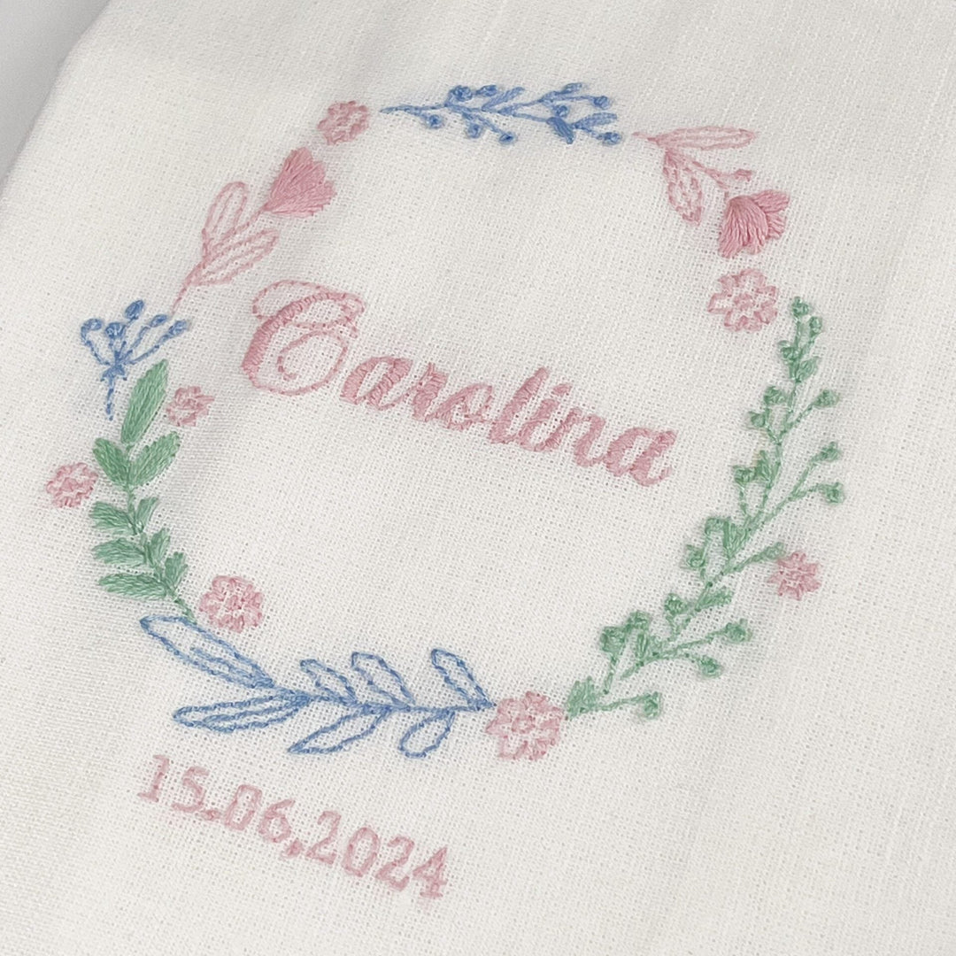 Toalha Batizado BORDADA à Mão - FLORAL - Cutxi Cutxi - Presentes Personalizados