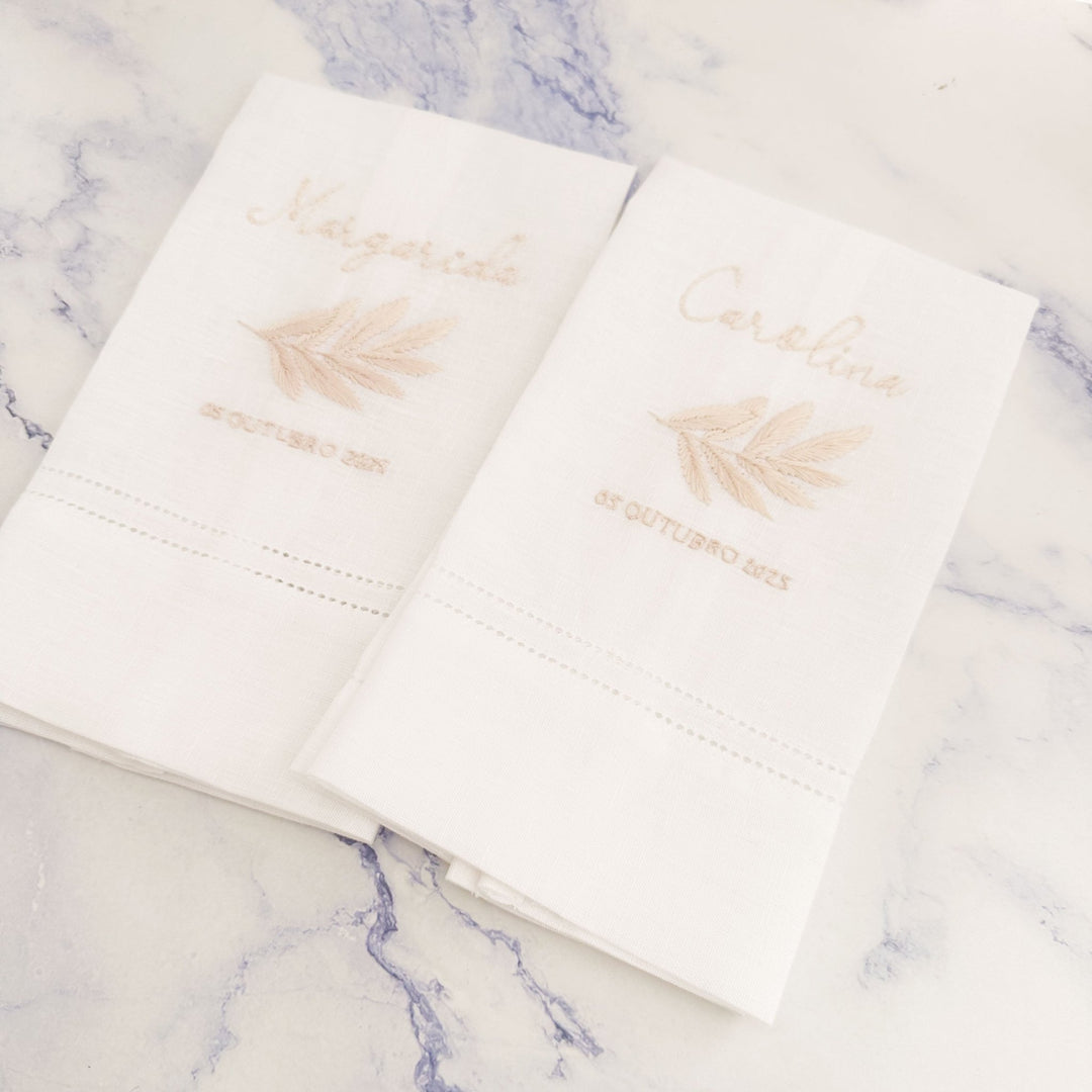 Toalha Batizado BORDADA à Mão - FLORAL - Cutxi Cutxi - Presentes Personalizados
