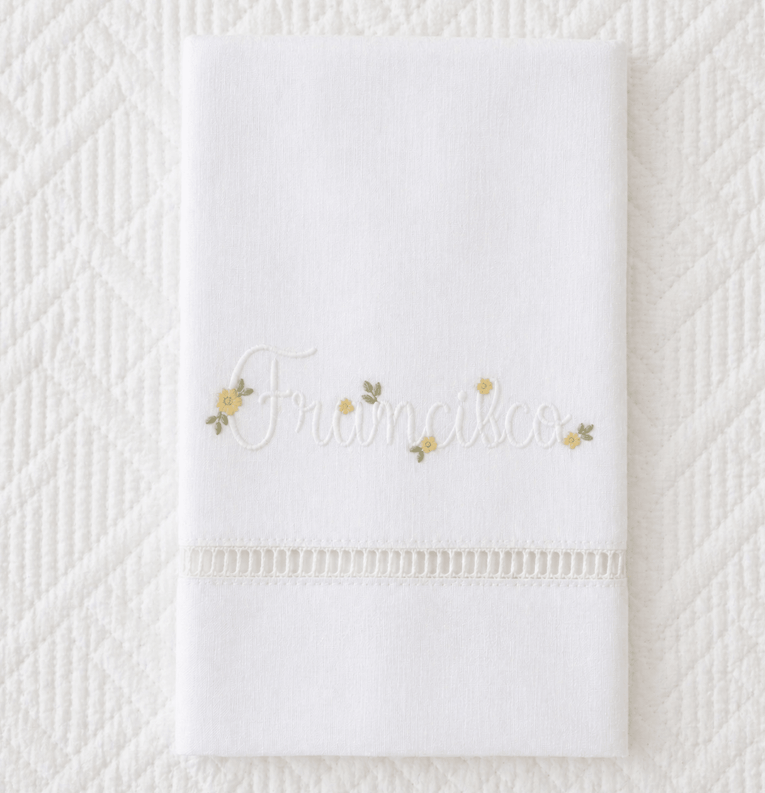 Toalha Batizado BORDADA à Mão - Floral - Cutxi Cutxi - Presentes Personalizados