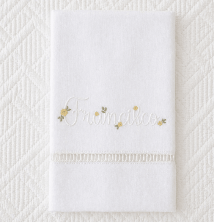 Toalha Batizado BORDADA à Mão - Floral - Cutxi Cutxi - Presentes Personalizados