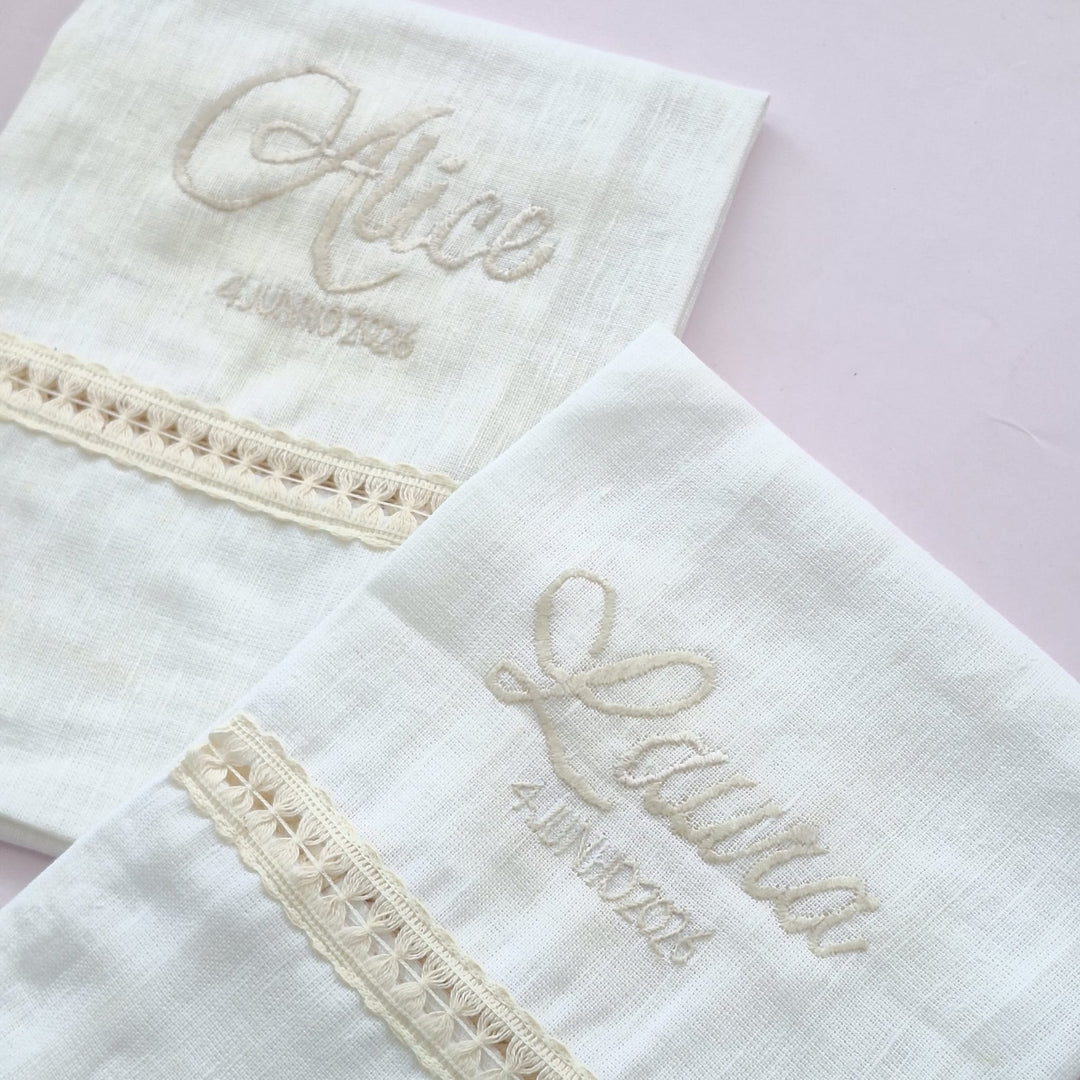 Toalha batizado BORDADA à Mão - NOME - Cutxi Cutxi - Presentes Personalizados