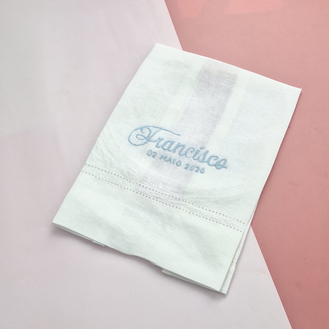 Toalha batizado BORDADA à Mão - NOME - Cutxi Cutxi - Presentes Personalizados