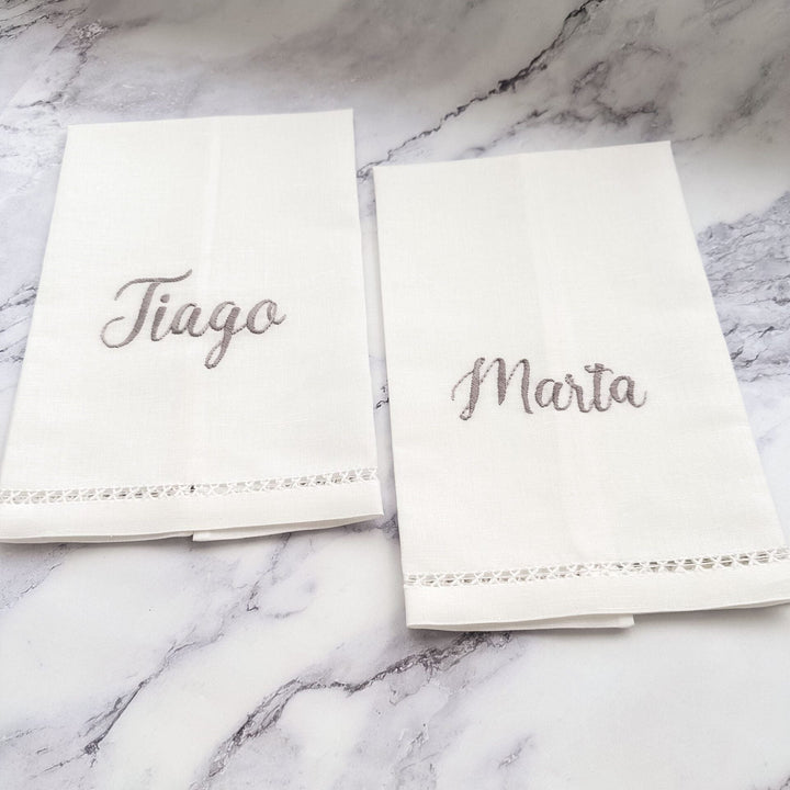 Toalha batizado BORDADA à Mão - NOME - Cutxi Cutxi - Presentes Personalizados