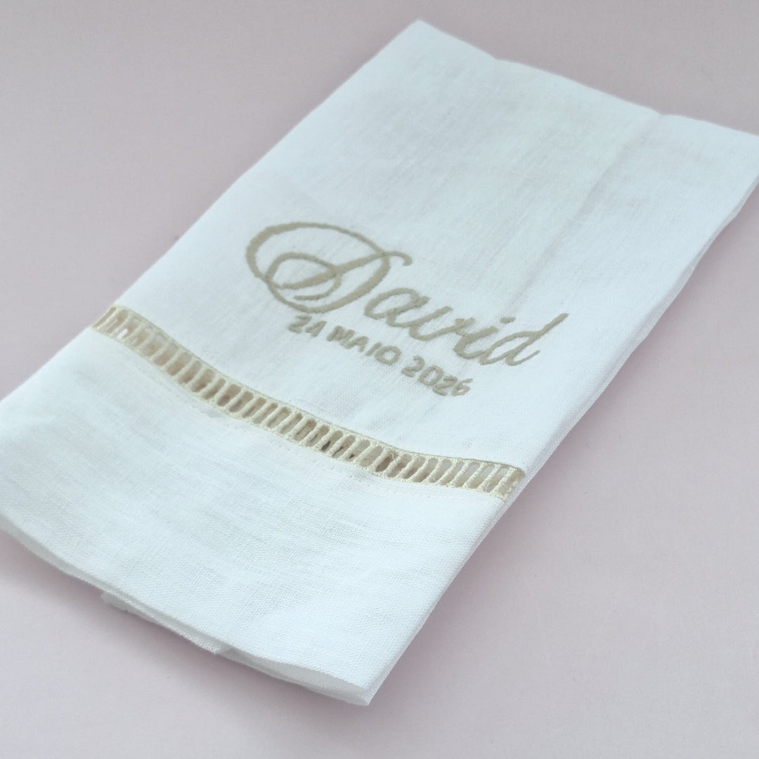 Toalha batizado BORDADA à Mão - NOME - Cutxi Cutxi - Presentes Personalizados