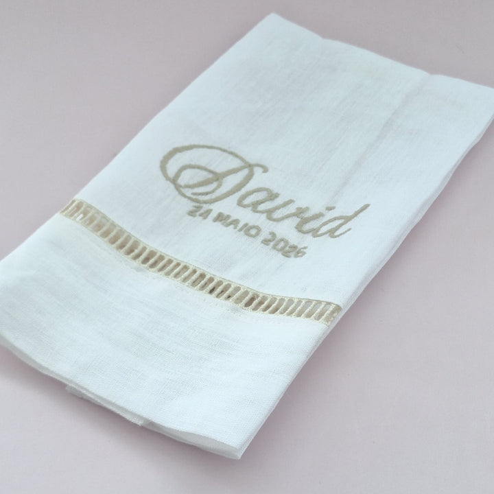 Toalha batizado BORDADA à Mão - NOME - Cutxi Cutxi - Presentes Personalizados
