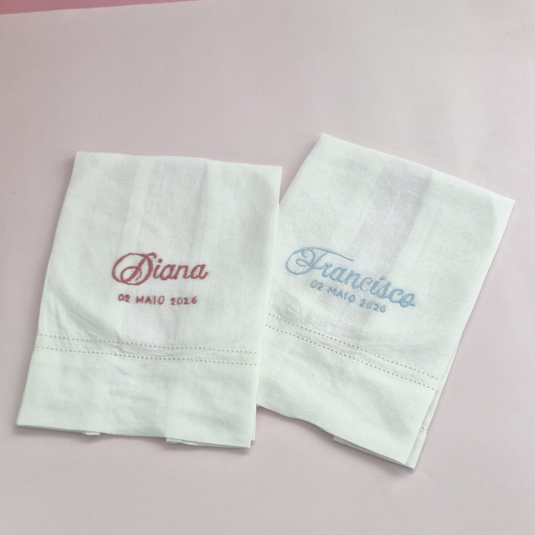 Toalha batizado BORDADA à Mão - NOME - Cutxi Cutxi - Presentes Personalizados