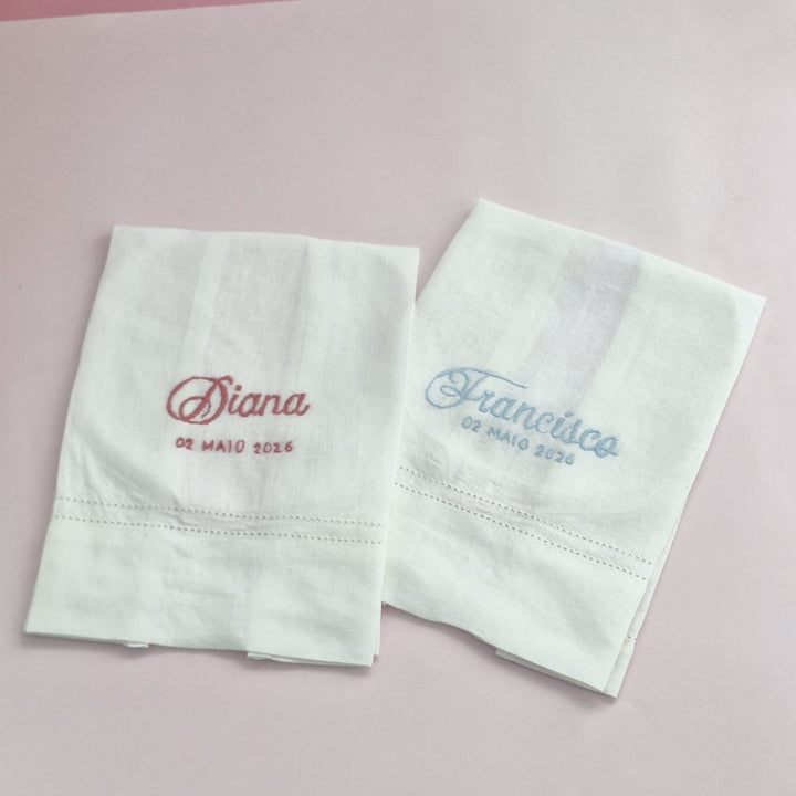 Toalha batizado BORDADA à Mão - NOME - Cutxi Cutxi - Presentes Personalizados