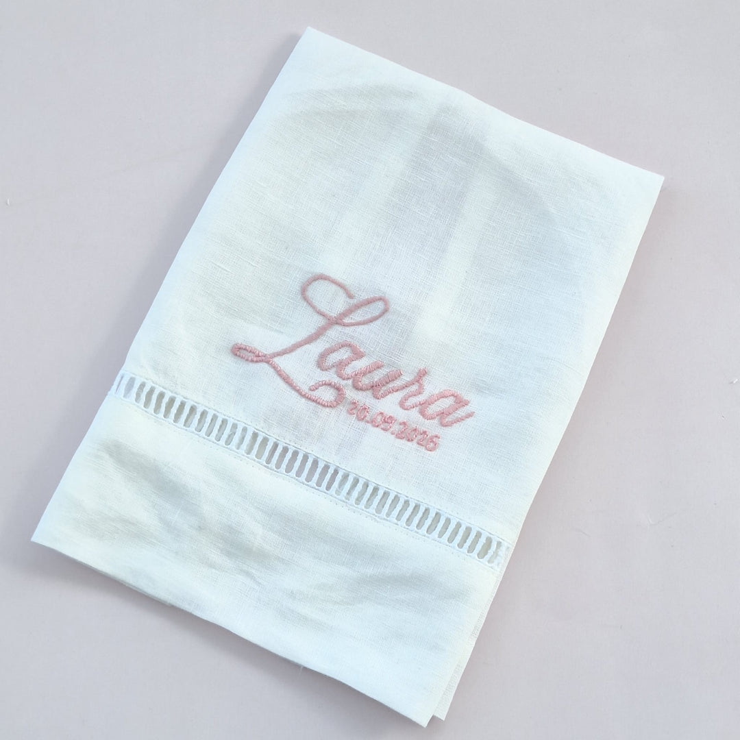 Toalha batizado BORDADA à Mão - NOME - Cutxi Cutxi - Presentes Personalizados