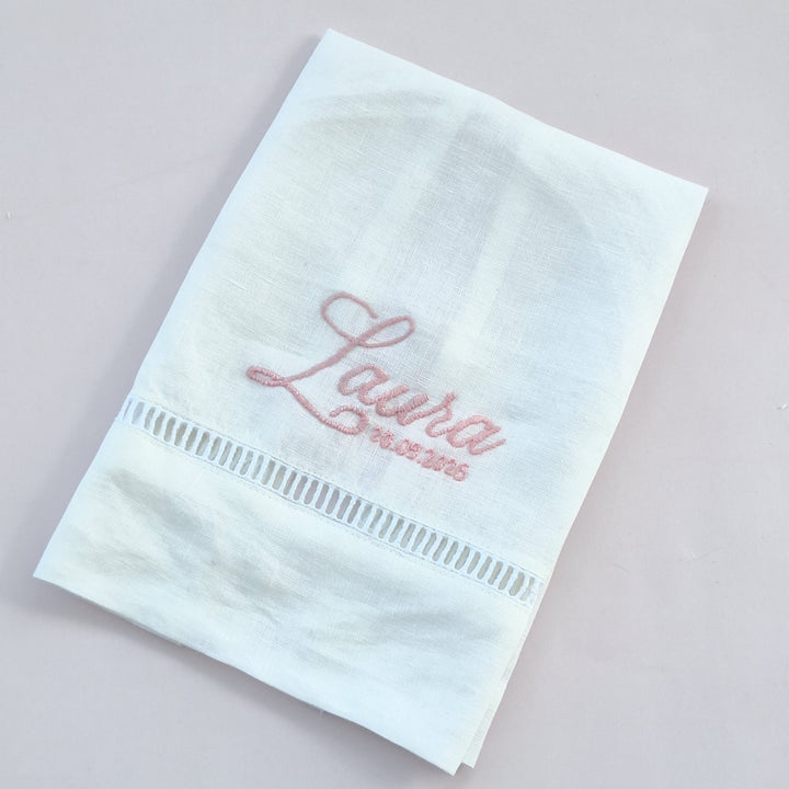 Toalha batizado BORDADA à Mão - NOME - Cutxi Cutxi - Presentes Personalizados