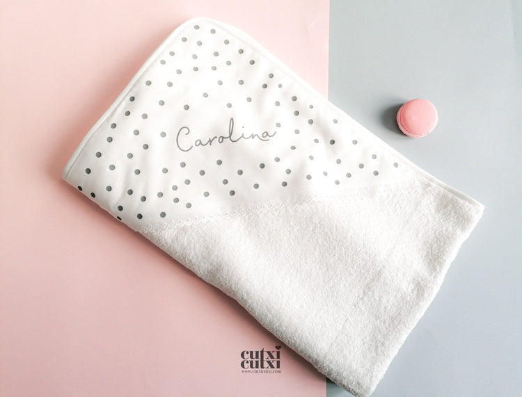 Toalha de banho para bebé com nome - Cutxi Cutxi - Presentes Personalizados