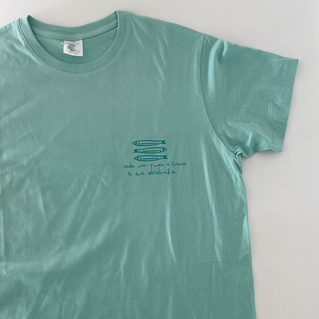 T-shirt Provérbios de Verão puxa a brasa à sua sardinha