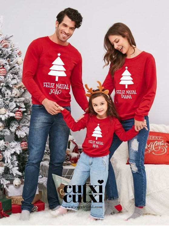 Camiseta Natal em Família Desenho de Pinheirinho de Fundo