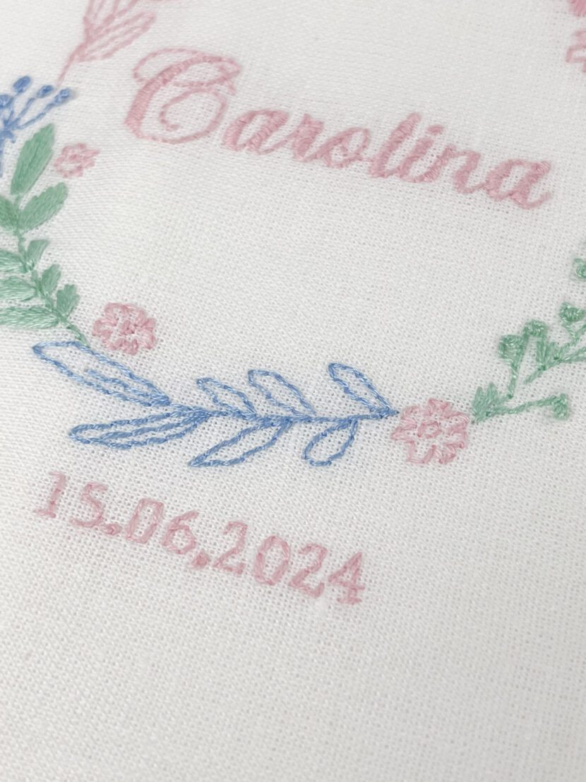 Toalha Batizado Bordada à Mão - FLORAL