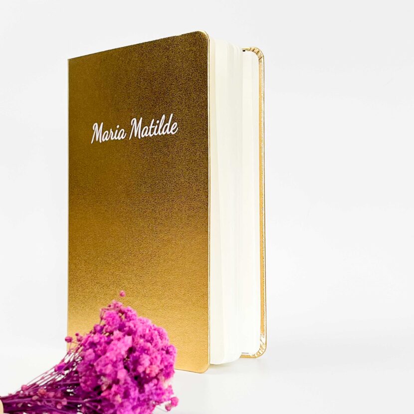 caderno personalizado com nome dourado 1 scaled