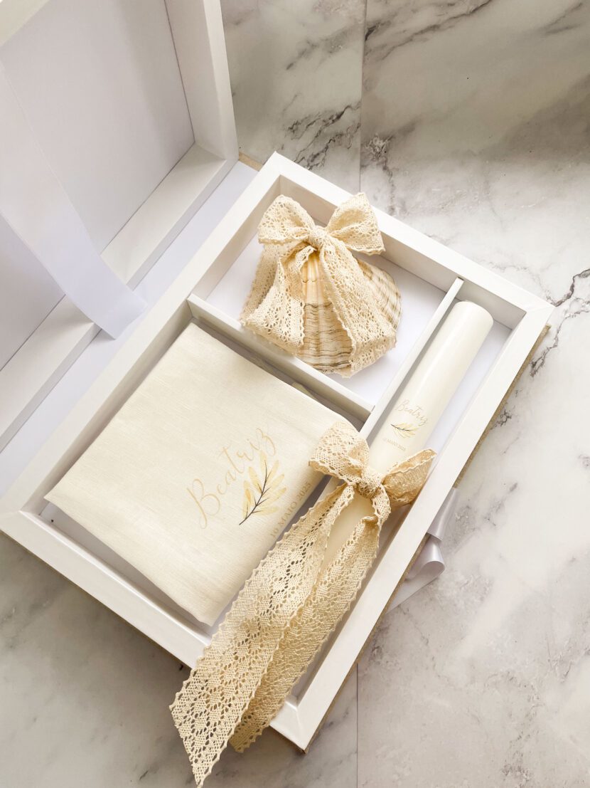 Conjunto para Batizado coleção Poema Delux | com Vela, Concha, Toalha, Caixa de veludo grande