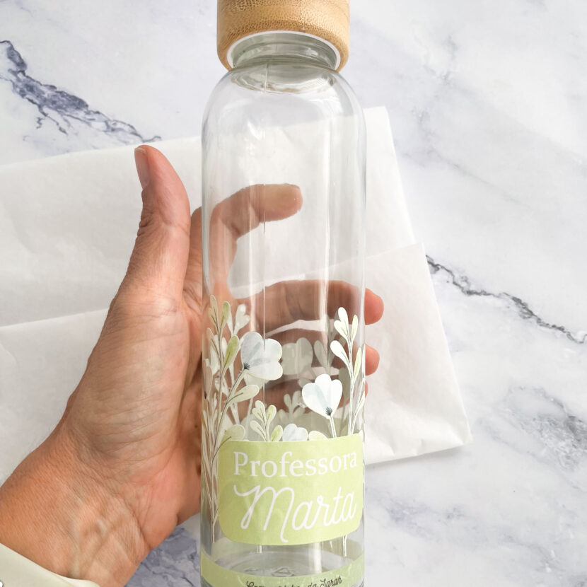 Garrafa Personalizada com Nome – Presente Útil e Elegante para Professoras e Educadoras 💧🌿